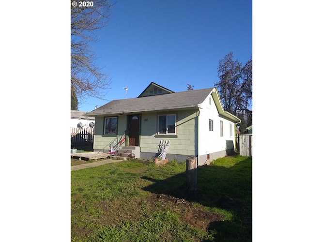 562 SE Gregory Dr Winston, OR 97496