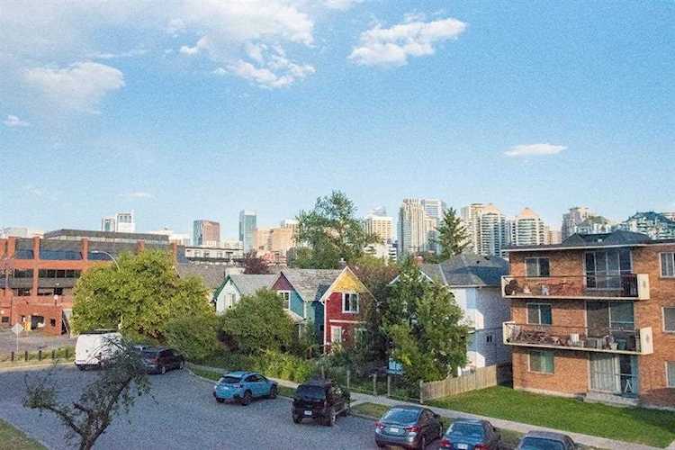 1222 Kensington Close NW #302 Calgary, AB T2N 2J7