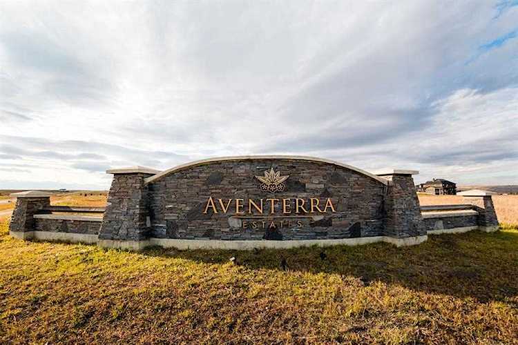 124 Aventerra Ct Rural Rocky View County, AB T3Z 2A7