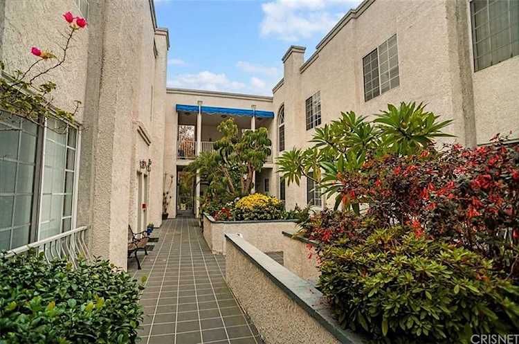151 N Maple Street #105, Burbank, CA 91505 | RubyHome Photo 1