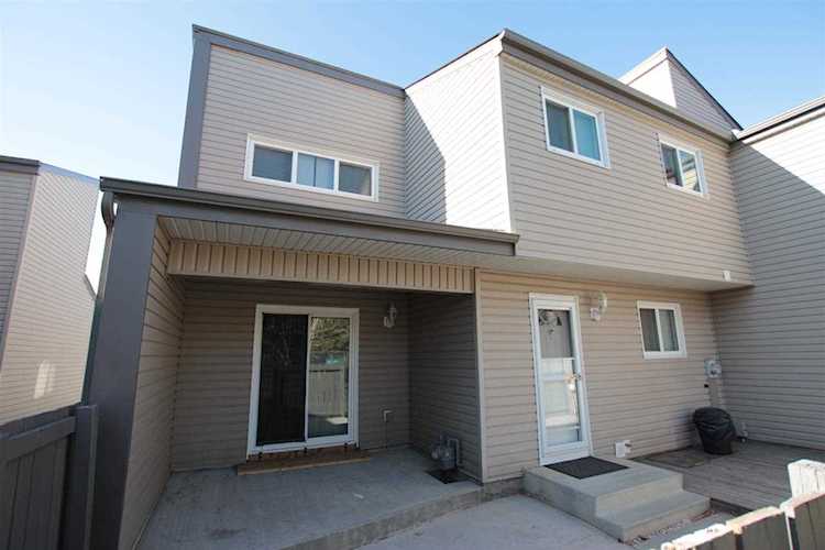 1698 Lakewood Road S Edmonton, AB T6K 3H5