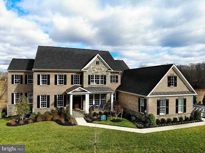 10234 Forest Lake Dr Great Falls, VA 22066