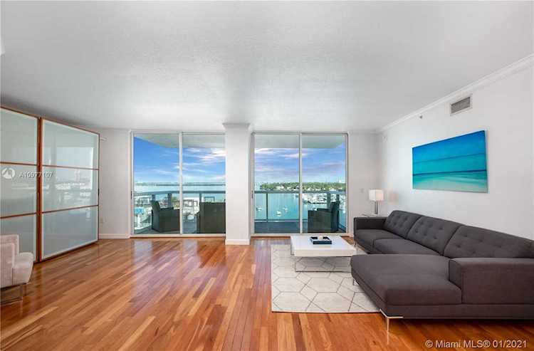 10 Venetian Way #902 Miami Beach, FL 33139