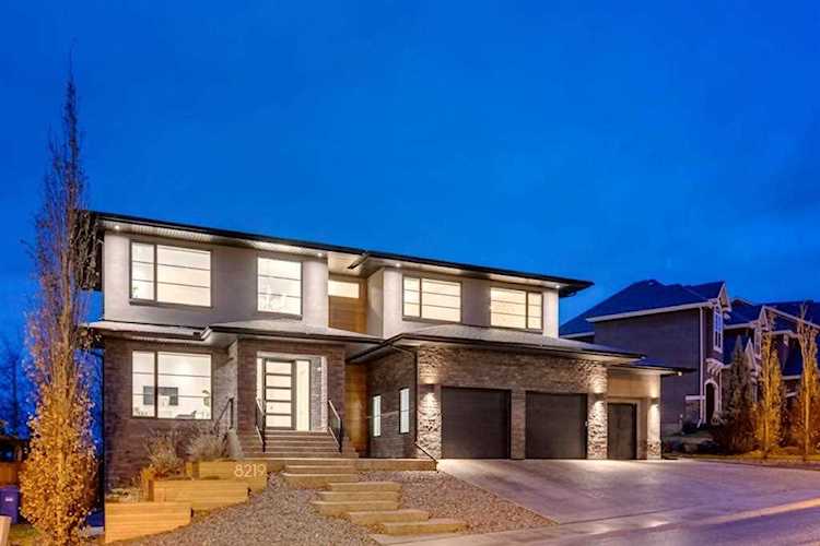 8219 Fortress Dr SW Calgary, AB T3H 0N8