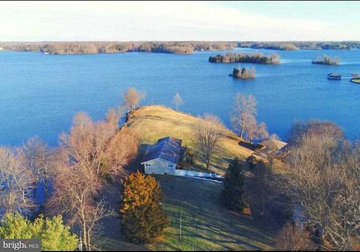 138 Lake Ct Bumpass, VA 23024