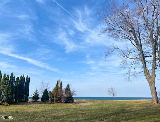 3119 Scenic Dr Muskegon, MI 49445