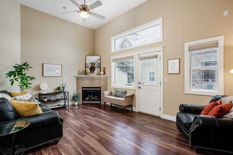 71 Cougar Ridge Mews SW Calgary, AB T3H 5P3