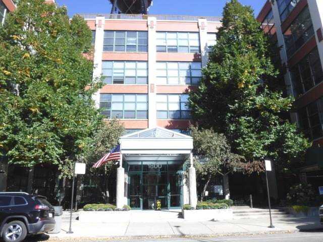 1800 W Roscoe St #409 Chicago, IL 60657