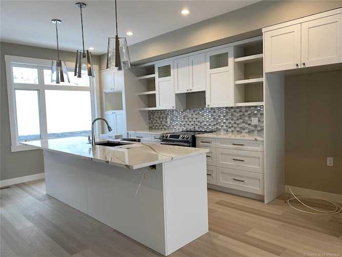 3220 Hilltown Drive Kelowna, BC V1V0C6