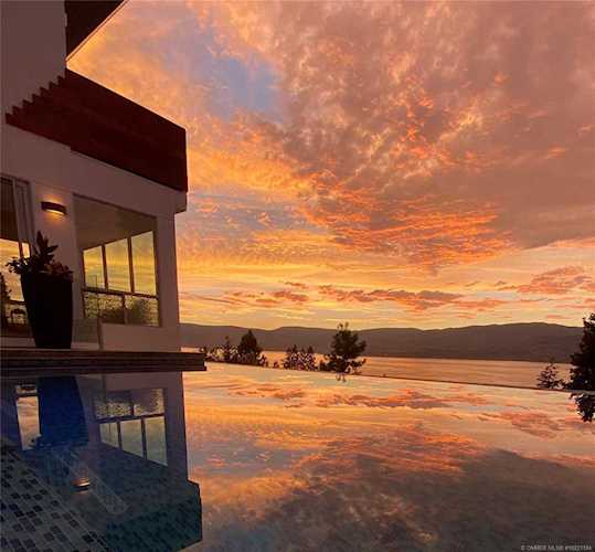 381 Viewcrest Court Kelowna, BC V1W4J9