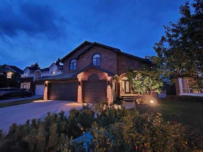 21 Christie Briar Green SW Calgary, AB T3H 2G5