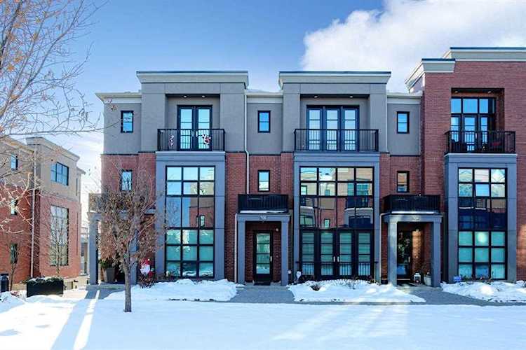 705 Aspen Meadows Hill SW Calgary, AB T3B 6H5