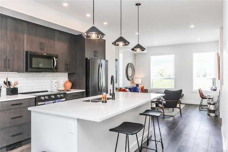 610 Academy Way Kelowna, BC V1V0E8