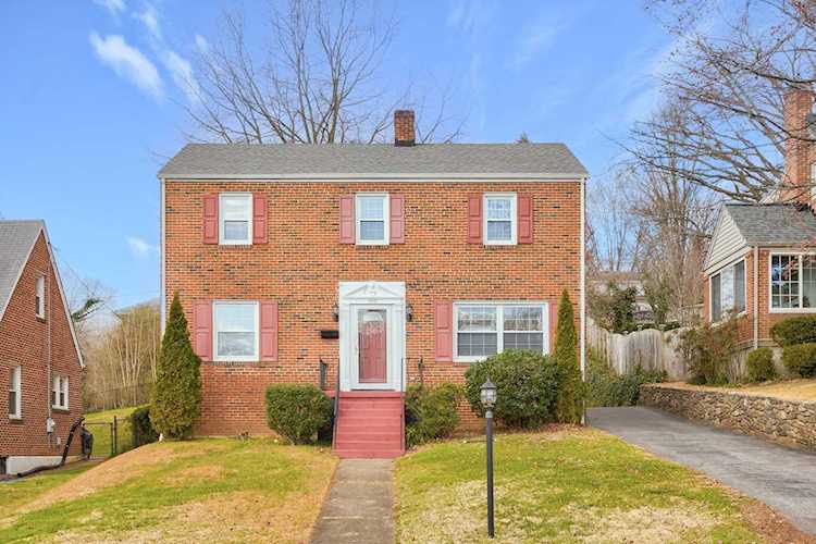 1917 SW Blenheim Roanoke, VA 24015