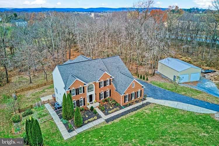 17263 Northwoods Place Hamilton, VA 20158