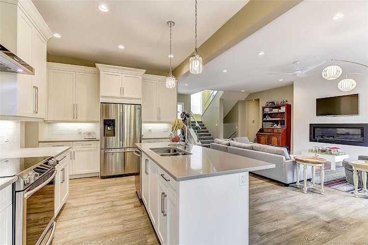 2205 Thacker Drive West Kelowna, BC V1Z1V4
