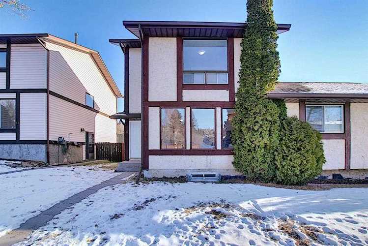12 Edgewood Rise NW Calgary, AB T3A 2T7