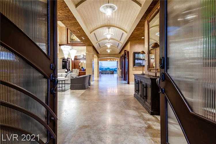 24 Painted Feather Way Las Vegas, NV 89135