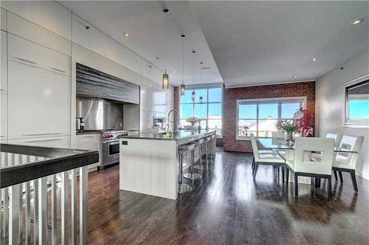 214 Aspen Meadows Hill SW Calgary, AB T3H 0G3