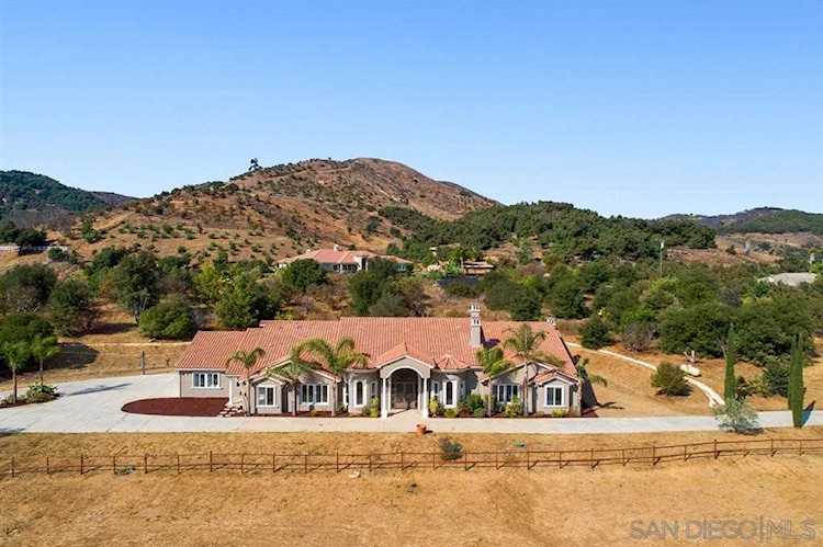 28310 Via Santa Rosa Temecula, CA 92590