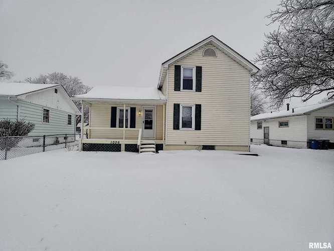 1006 12th St Silvis, IL 61282