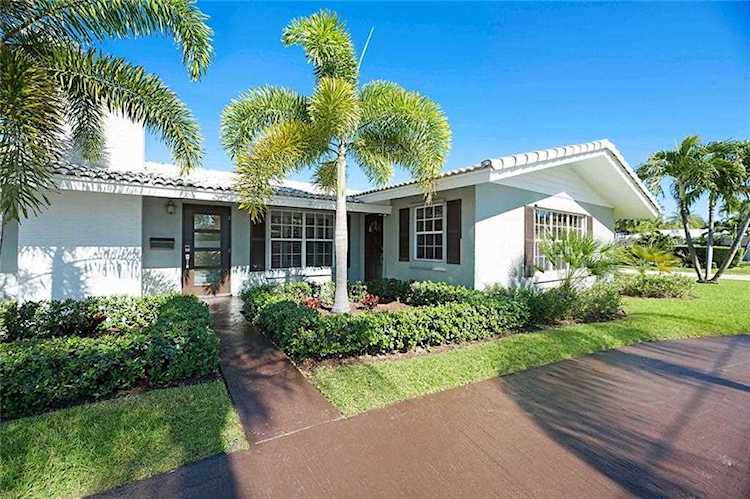2765 NE 22nd Ave Lighthouse Point, FL 33064