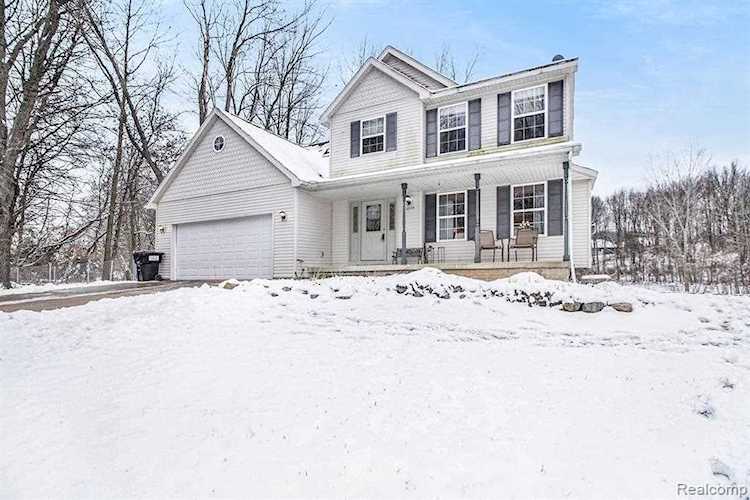 1249 W Coon Lake Rd Howell, MI 48843