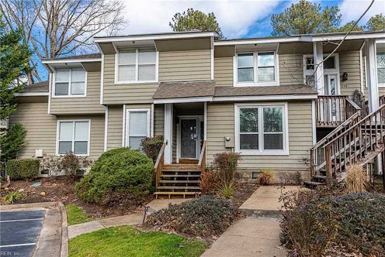 home for sale in Herons Cove Condo Virginia Beach VA 23454 - MLS 10356585 Photo 1