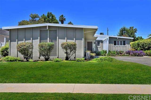 5945 Babbitt Avenue Encino, CA 91316