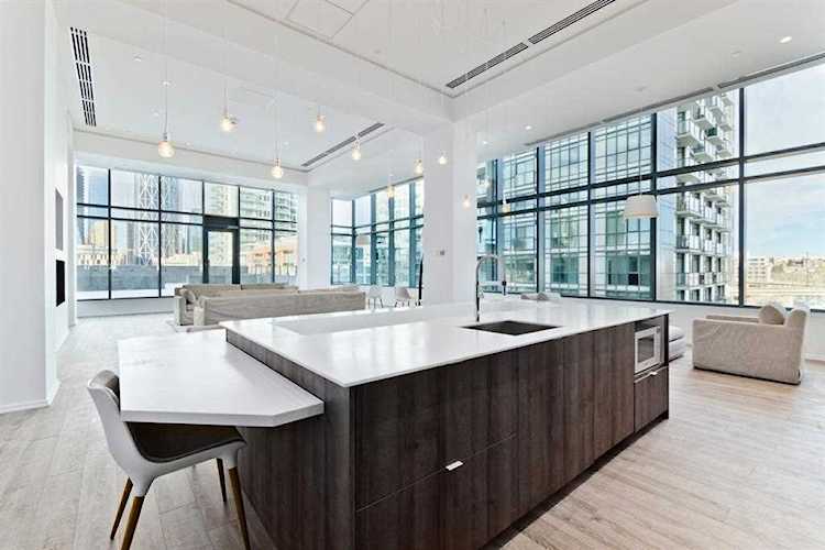 615 6 Ave SE #1204 Calgary, AB T2G 1S2