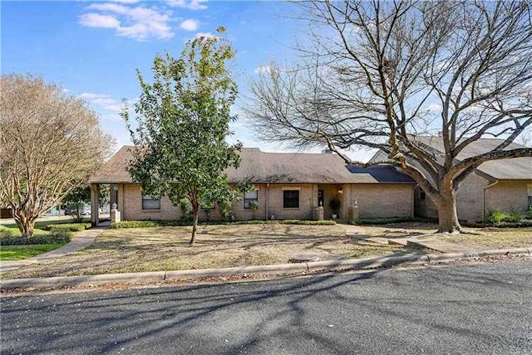 5745 N Scout Island CIR Austin, TX 78731