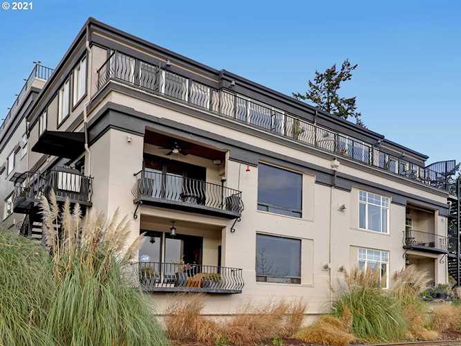151 3rd St Lake Oswego, OR 97034