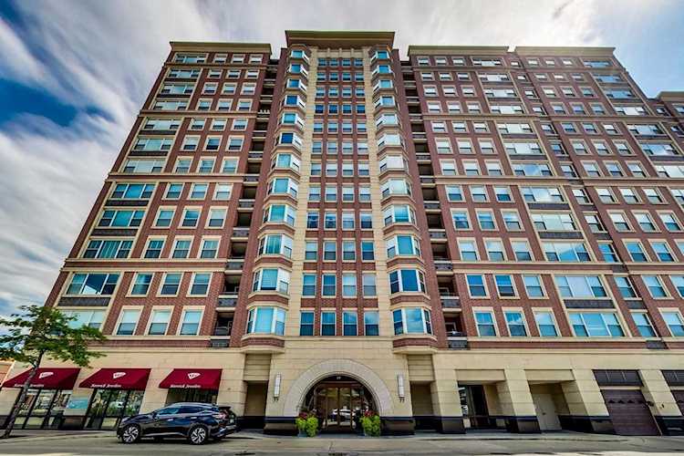 77 S Evergreen Ave #1101 Arlington Heights, IL 60005