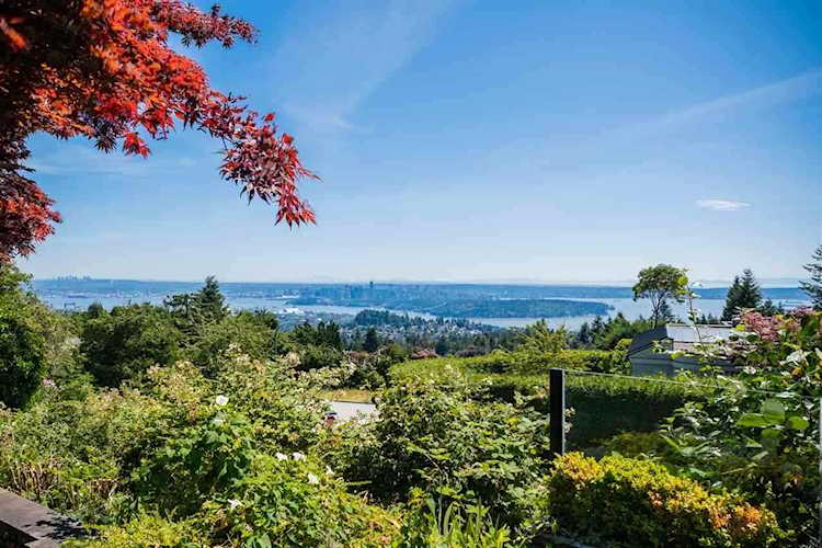 1102 Highland Drive West Vancouver, BC V7S 2H1