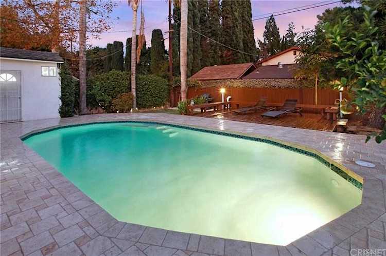 7340 Rubio Avenue Lake Balboa, CA 91406