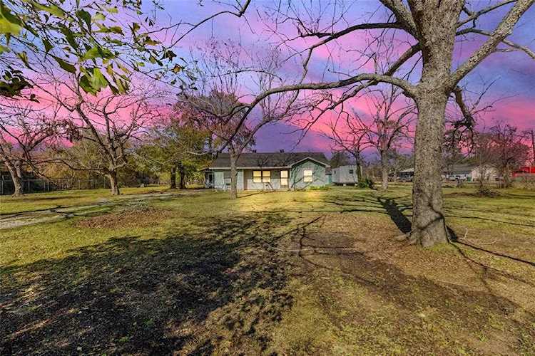 16027 Avenue C Channelview, TX 77530