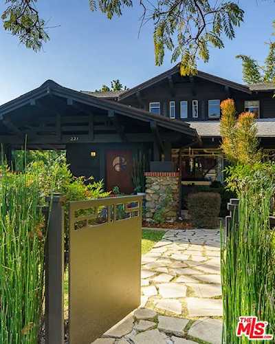 221 S St Andrews Place Los Angeles, CA 90004