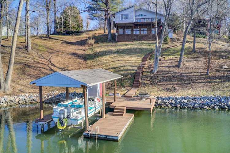 1250 Pats Moneta, VA 24121