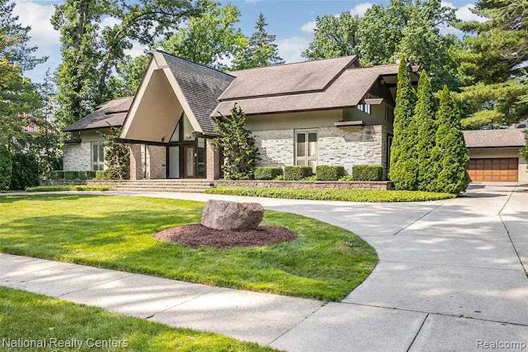 19455 Cumberland Way Detroit, MI 48203