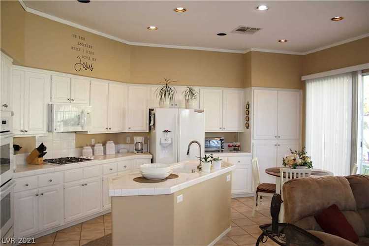10300 Huxley Cross Ln Las Vegas, NV 89144