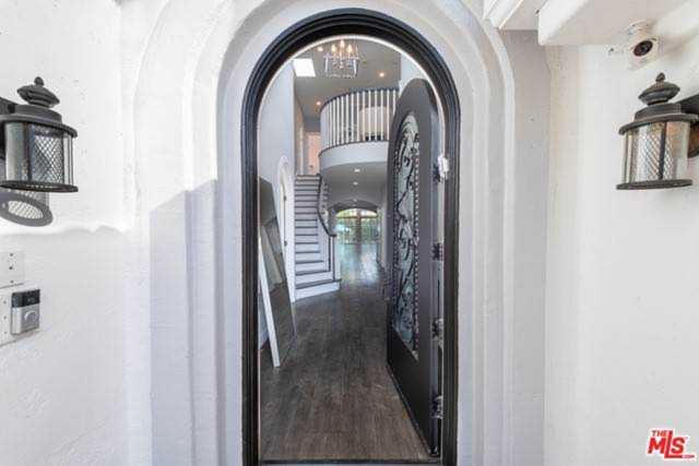 4858 Dempsey Avenue Encino, CA 91436