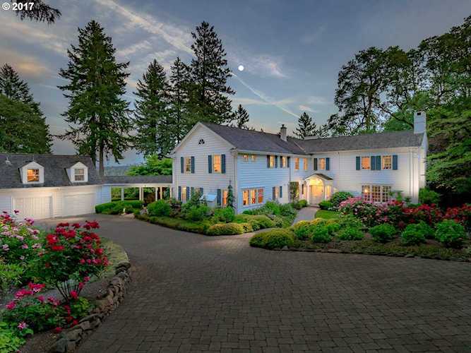 404 SW Edgecliff Rd Portland, OR 97219