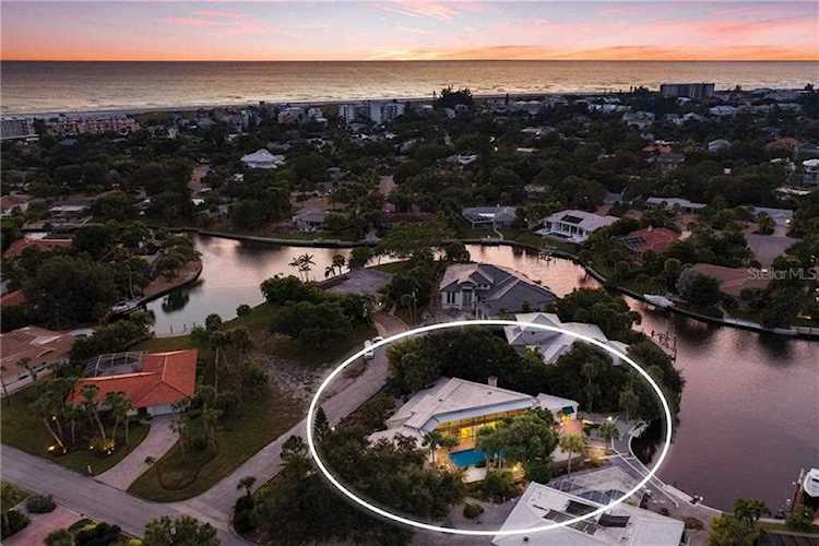 5420 Azure WAY Sarasota, FL 34242