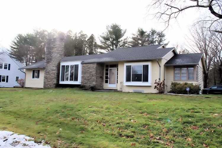 17 Blanchard Dr Southbridge, MA 01550