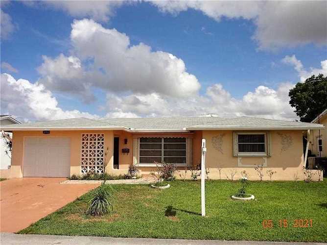 4952 NW 48th Ave Tamarac, FL 33319