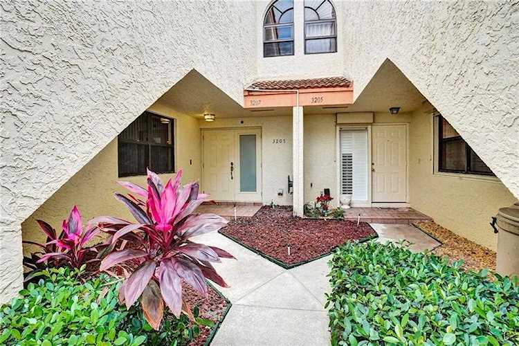 3207 Laurel Oaks Ln #303 Hollywood, FL 33021
