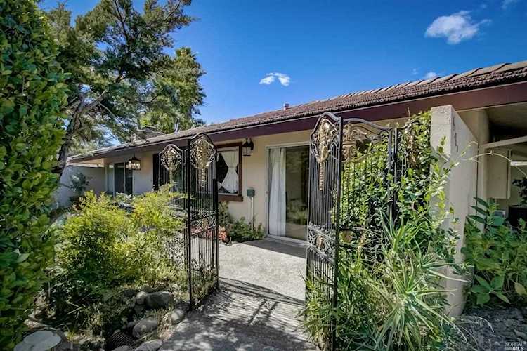 438 Las Casitas Court Santa Rosa, CA 95403