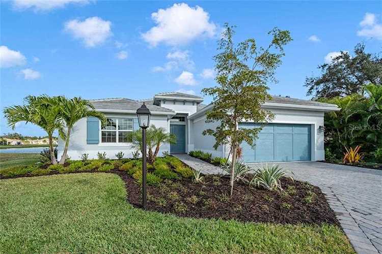 8001 Clearwater Ct Sarasota, FL 34241