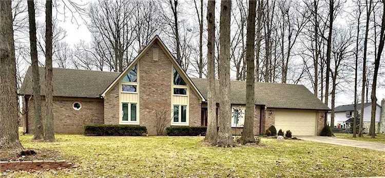 9904 Village Ct Avon, IN 46123