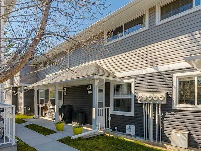266 Regal Park NE Calgary, AB T2E 0S6